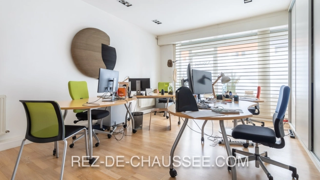 Local commercial avec cave et box fermé