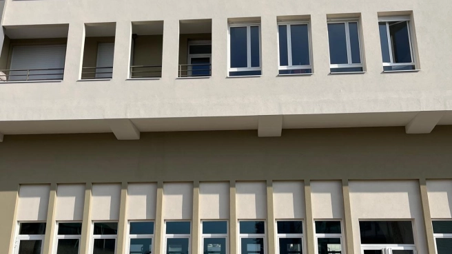 À Louer - Locaux Professionnels avec Places de Parking
