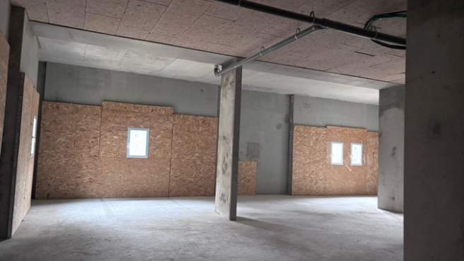 À Louer - Locaux Professionnels avec places de parking