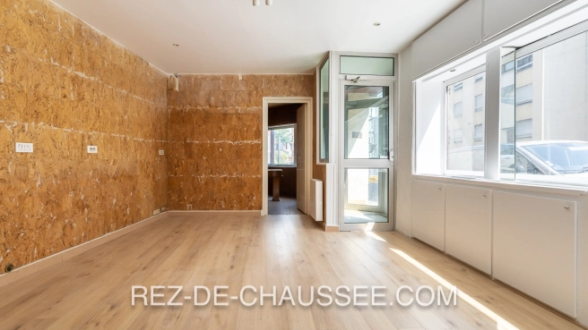 BUREAUX EN ANGLE TRES LUMINEUX,IDEAL MEDECIN DENTISTE PARAMEDICA