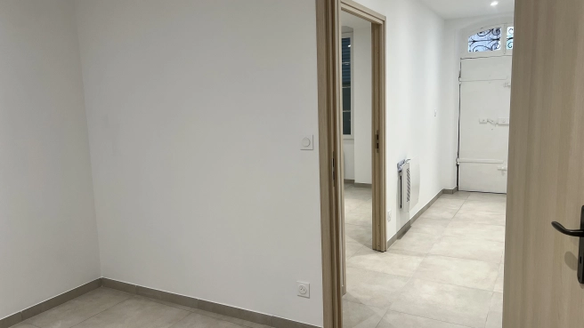 Local ou bureaux pro - Entièrement refait à neuf - LIBRE