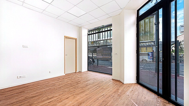 Local commercial de 76 m² de plein pied