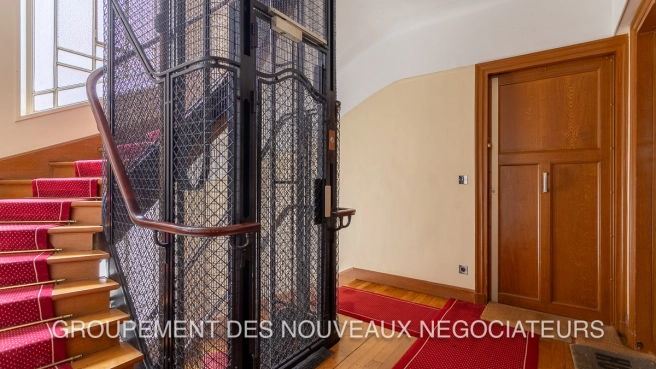 RUE LAMARCK APPARTEMENT CALME ET LUMINEUX.