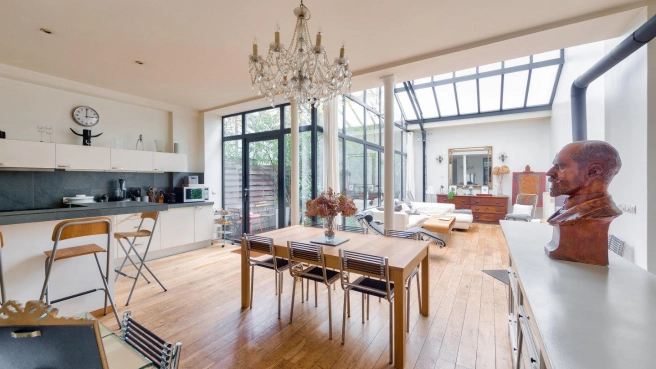 LOCAL COMMERCIAL RENOVE PAR ARCHITECTE AVEC TERRASSE PRIVATIVE